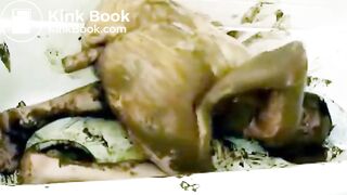 shit play in the tub