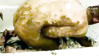 shit play in the tub