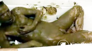 shit play in the tub