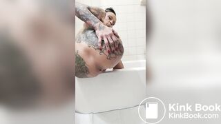 #Mommy #shits off the side of the #bathtub