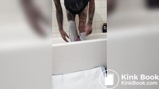 #Mommy #shits off the side of the #bathtub