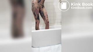 #Mommy #shits off the side of the #bathtub