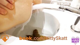 Big fat shit in bidet