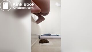 Twink precums from pushing out a huge floppy shit