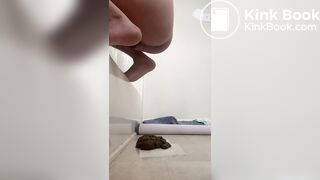 Twink precums from pushing out a huge floppy shit