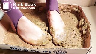 Slow beige nylon stockings are so full of scat