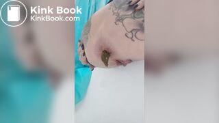 Mommy drops the deuce