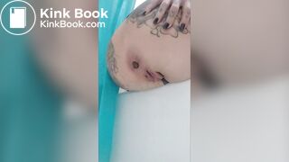 Mommy drops the deuce