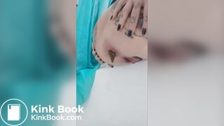 Mommy drops the deuce