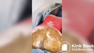 SCAT SLAVE PISSING ON THE FLOOR LIKE A PIG