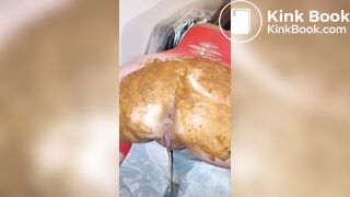 SCAT SLAVE PISSING ON THE FLOOR LIKE A PIG