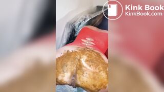 SCAT SLAVE PISSING ON THE FLOOR LIKE A PIG