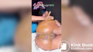 Ebony shits then smears it all on ass
