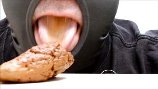 poo gobbeler