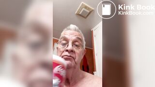 Washing my scat down with my pee yummy