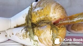 When white yoga pants turn brown.