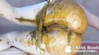 When white yoga pants turn brown.