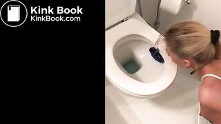 Wc licker slave alesia