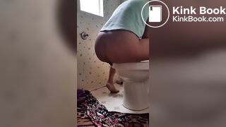 SCAT - FoxyJ pooping