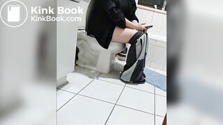 Gf recorded shitting in the bathroom