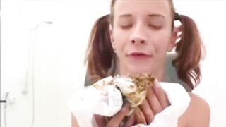 SCAT - Skinny girls Pooping