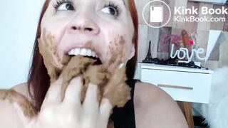 Sexy Latina loves shit