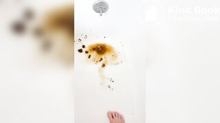 SCAT - Molly pooping
