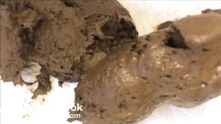 SCAT - Tina Amazon Pooping