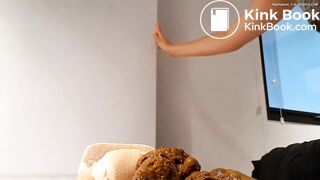SCAT- Little Ms Kinky Pooping
