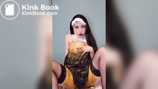 dirty arab muslim girl pooping