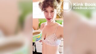 SCAT - Molly pooping