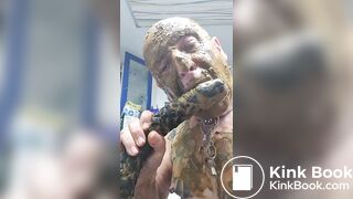 Mit Scheisse einreiben und Scheisse essen