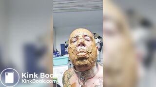 Mit Scheisse einreiben und Scheisse essen