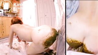 Solo scat girl fucking dildo