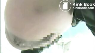SCAT - Asian girls pooping in the toilet