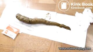 SCAT - Hot girls Pooping