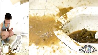 SCAT - Asian girls pooping in the toilet 3
