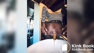 SCAT - Sexy girls Pooping 3