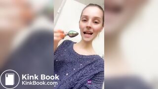 SCAT - Hot girls Pooping