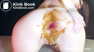 SCAT - Sexy girls Pooping