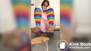SCAT - Sexy girls Pooping 2