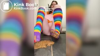 SCAT - Sexy girls Pooping 2