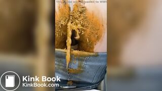 SCAT - Sexy girls Pooping 11