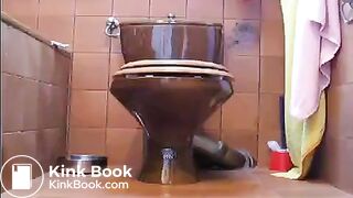 SCAT - Sexy girls Pooping 6
