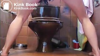 SCAT - Sexy girls Pooping 6