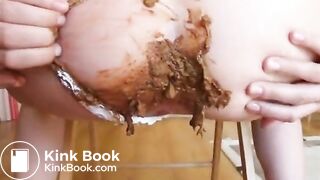 SCAT - Sexy girls Pooping 3