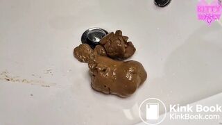 SCAT - Sexy girls Pooping 2