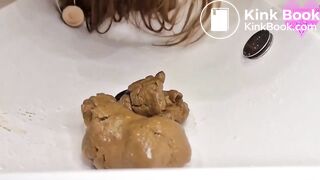 SCAT - Sexy girls Pooping 2