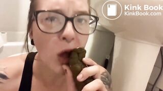 SCAT - Sexy girls Pooping 11