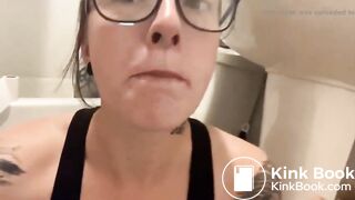 SCAT - Sexy girls Pooping 11